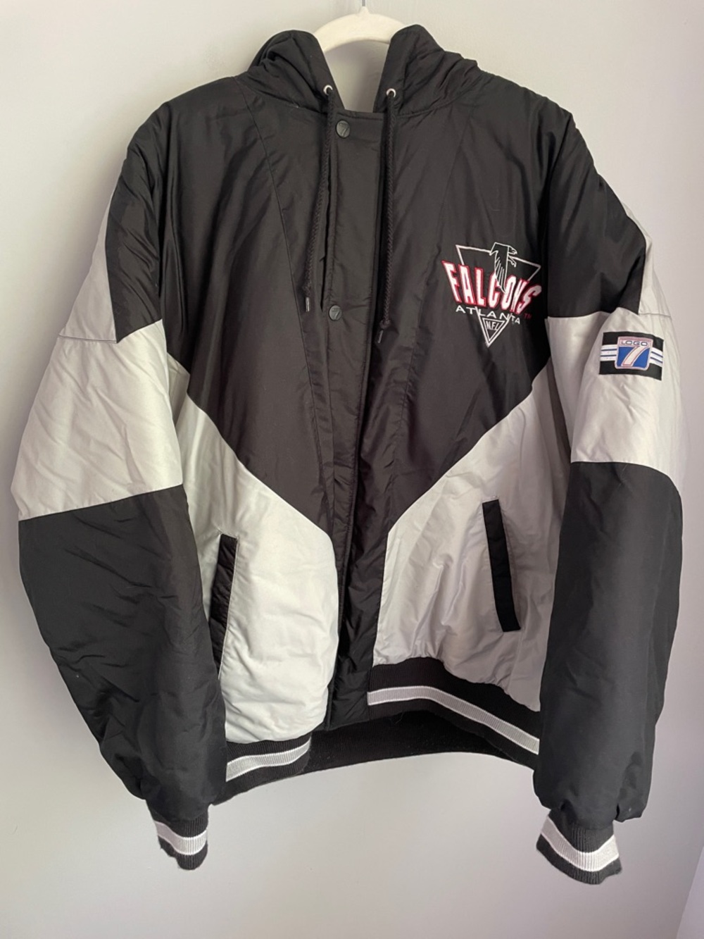 Vintage LOGO 7 NFL Black/Gray Atlanta Falcons Hooded Jacket Size XL
